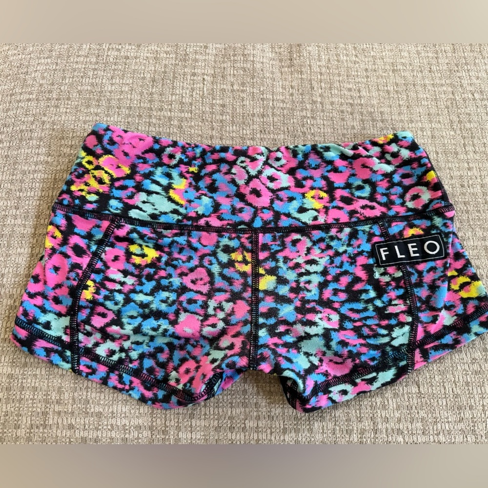 FLEO LOW RISE 2” CrossFit short XS rainbow cheetah print